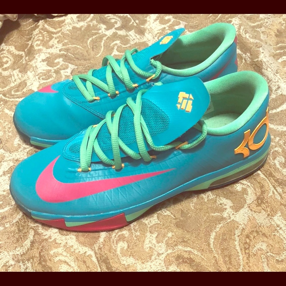 Nike KD's size 5y 👟💫⭐️